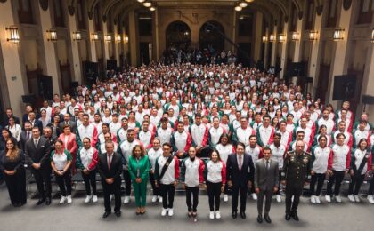 La delegación mexicana recibe su bandera para los Juegos Santo Domingo 2026.