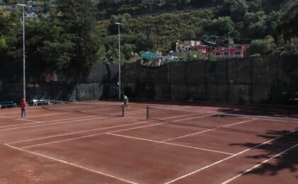 El Club Universitario impartirá clases gratuitas de tenis para la comunidad de Garza.