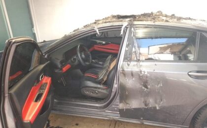 Un automóvil se incendia mientras estaba aparcado en una casa en Tizayuca