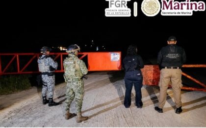 La FGR y la Marina realizan la incautación de una avioneta, armamento y combustible en Campeche.