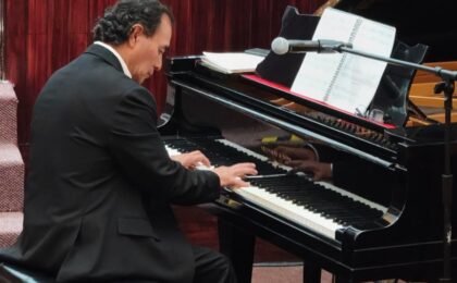 Milton Rodríguez deslumbra con su presentación “Los estilos del Piano” en la UAEH