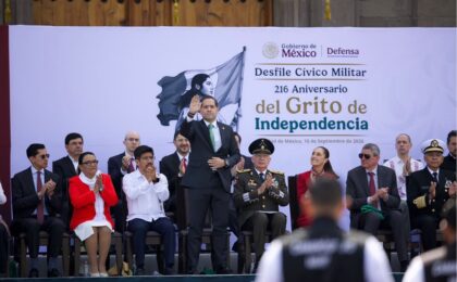 El presidente de la Cámara de Diputados asiste al desfile del 216 Aniversario de la Independencia