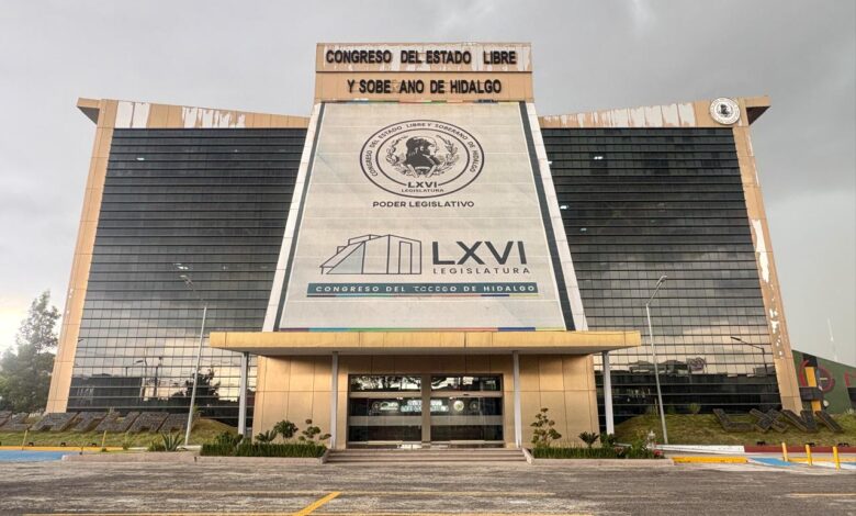 Reescribe el siguiente título periodístico con una redacción diferente, manteniendo el mismo sentido, personajes, hechos principales y lugar cuando sea relevante.

Título original: 
			Congreso de Hidalgo ahorra más de un millón en mantenimiento		

Cambia solo la forma, no el fondo. No inventes datos, cargos, cifras, fechas, declaraciones ni contexto adicional. No exageres, no editorialices y no conviertas el título en opinión.

Conserva el grado de certeza del título original. No conviertas posibilidades, versiones, señalamientos o hechos presuntos en afirmaciones confirmadas.

Usa un tono informativo, claro y natural, como el de un medio de noticias digitales. Evita amarillismo, frases alarmistas, emojis, signos excesivos de admiración o palabras en mayúsculas innecesarias.

Si el título original inicia con una procedencia editorial o fórmula rígida como “PACHUCA, HIDALGO”, “HIDALGO”, “CDMX” o similares, no lo uses como arranque automático. Integra el lugar solo si ayuda a entender la noticia.

El nuevo título debe conservar el hecho central del original y tener una redacción claramente diferente.

Procura un máximo de 14 palabras, siempre que no sea necesario eliminar información esencial para conservar el sentido original.

Devuelve únicamente una versión del nuevo título, sin markdown, sin comillas, sin explicaciones, sin punto final y sin incluir el título original.