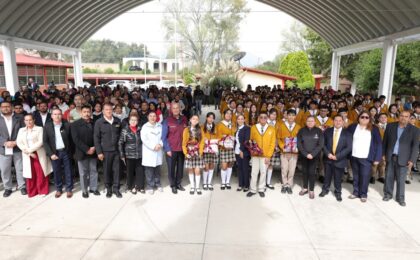 El gobierno del estado de Hidalgo proporciona uniformes, útiles escolares y calzado a estudiantes de Tula-Tepeji.