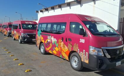 Un automóvil particular choca con un camión del Transporte Metropolitano en el Centro de Pachuca