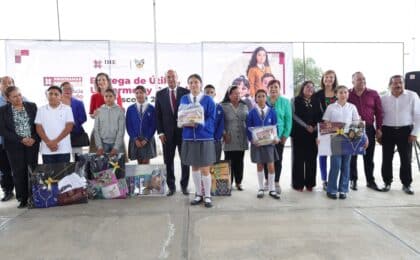Se distribuyen útiles escolares, calzado y uniformes en cinco municipios de Hidalgo.